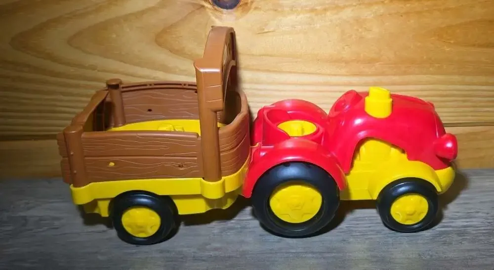 Fisher-Price Little People Tow 'n Pull Tractor: Sounds Songs- No People- WORKS!
